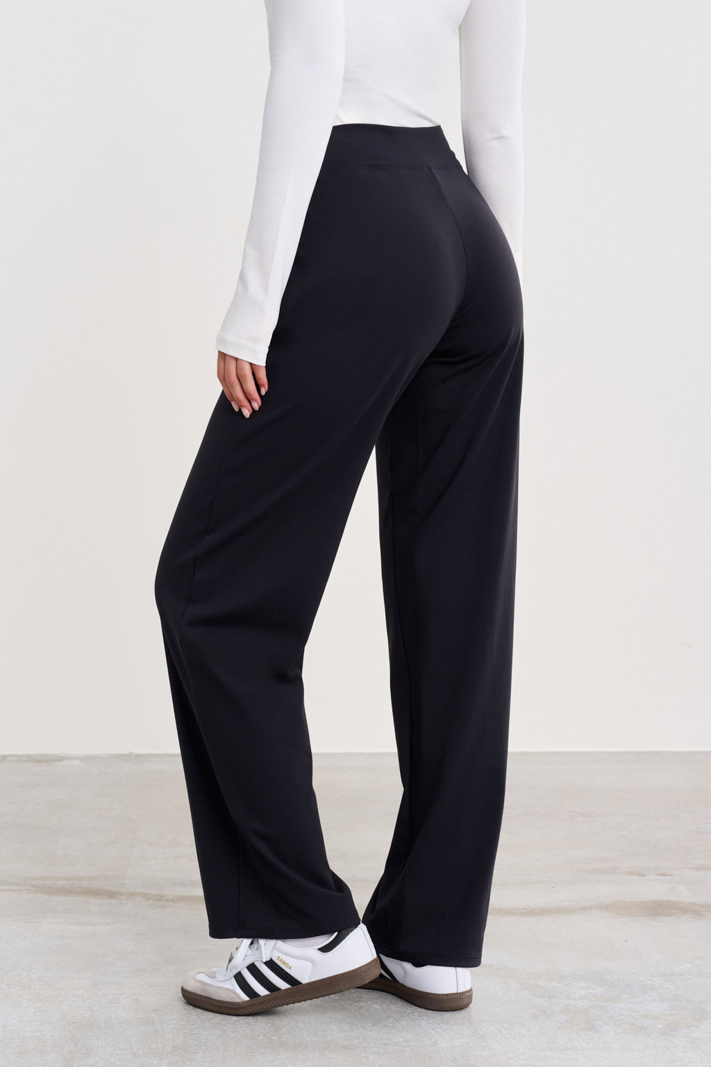 Tailored Relaxed Pants - for dame - Famme - Pants